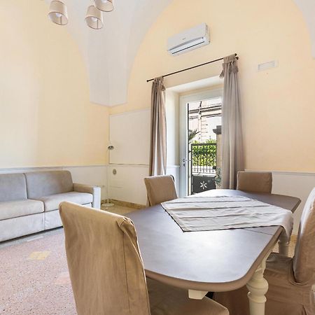 Dimora Le Tre Muse Guesthouse Lecce Exterior photo