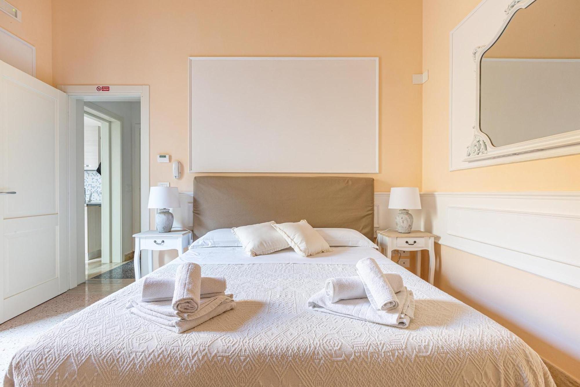 Dimora Le Tre Muse Guesthouse Lecce Exterior photo