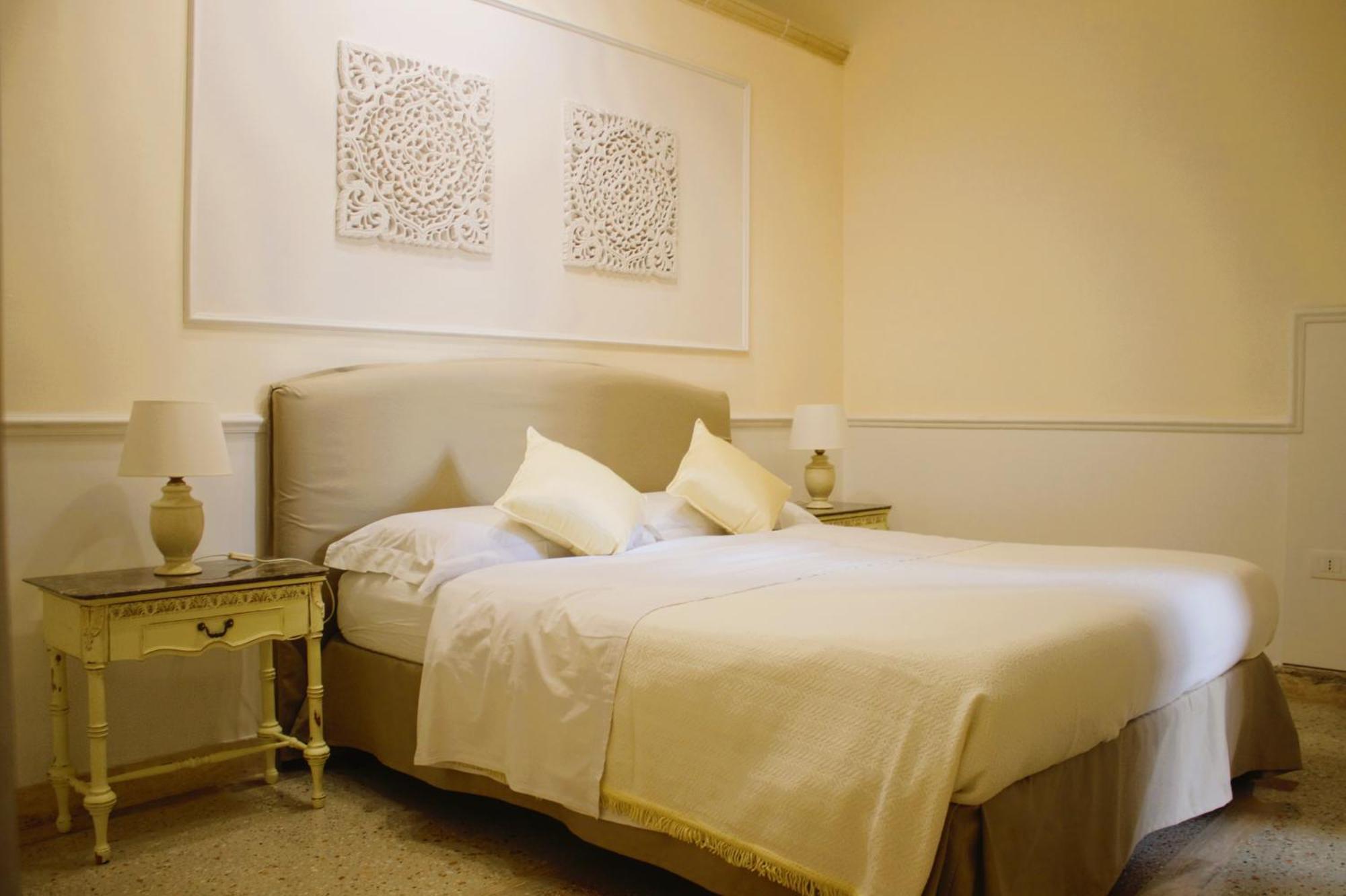 Dimora Le Tre Muse Guesthouse Lecce Exterior photo