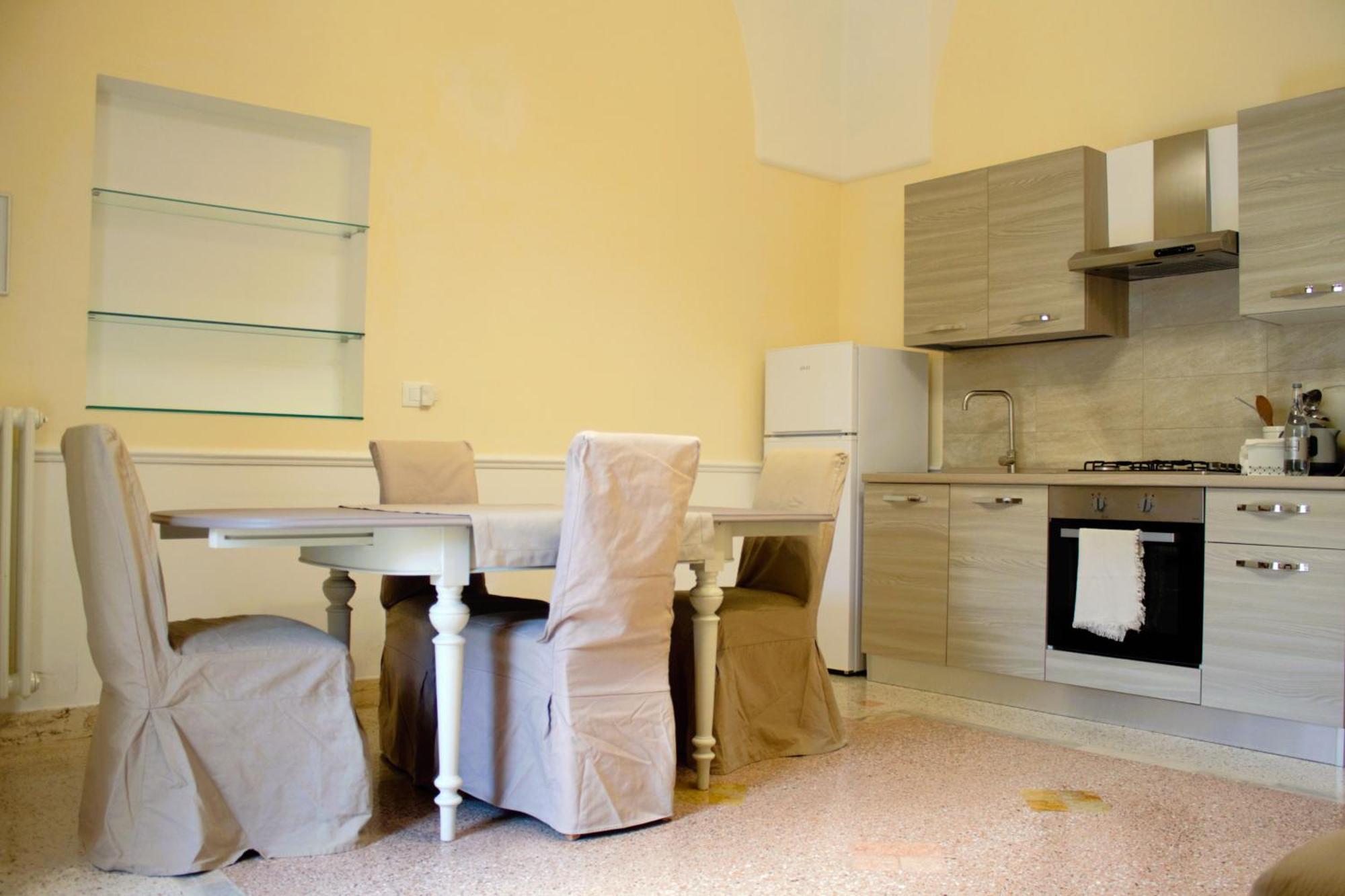 Dimora Le Tre Muse Guesthouse Lecce Exterior photo