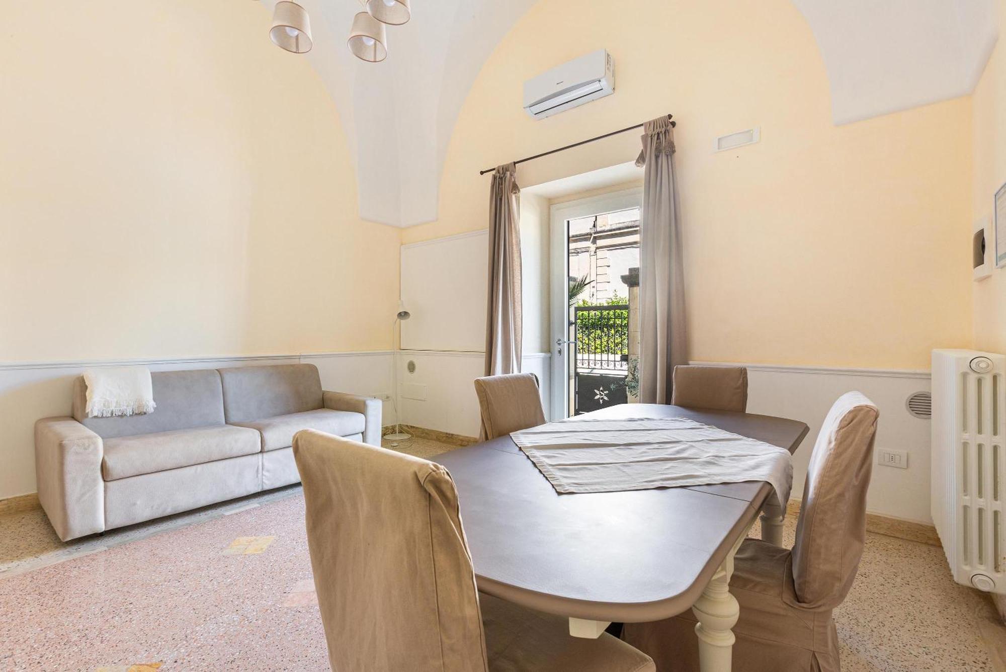 Dimora Le Tre Muse Guesthouse Lecce Exterior photo