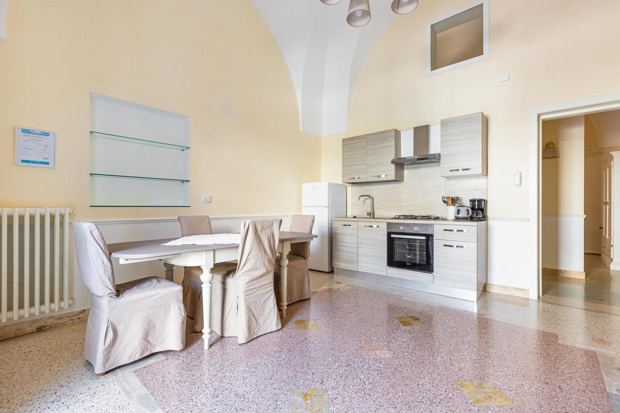 Dimora Le Tre Muse Guesthouse Lecce Exterior photo